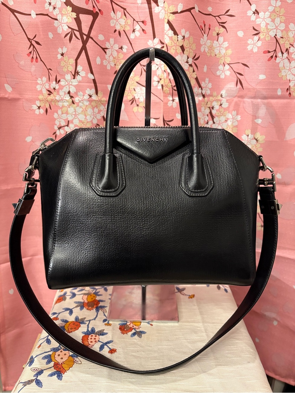 GIVENCHY Sugar Goatskin Leather Small Antigona Bag Black SHW 2017